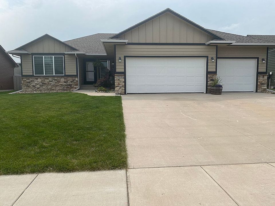 1st image of 705 Cedar Dr