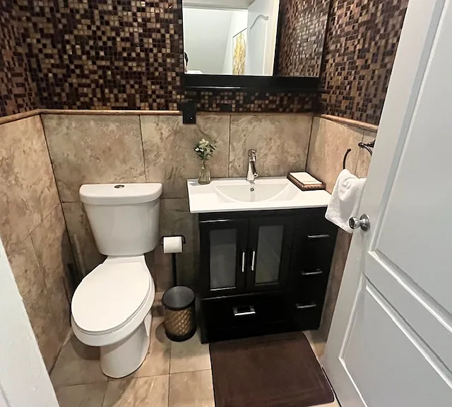 408 W Queen St #109 — Photo 13