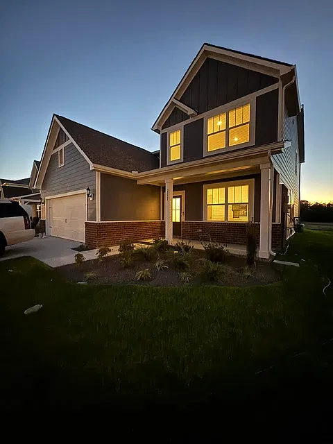 4 bed, 2624 sqft, $2,999 — Photo 2