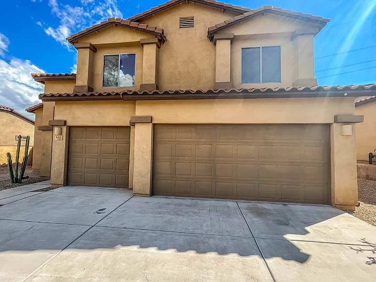 853 W Calle Barbitas — Photo 2