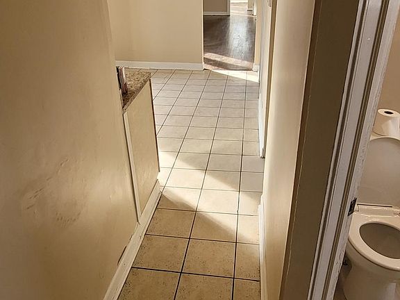 3rd image of 1603 S Avers Ave Front 1