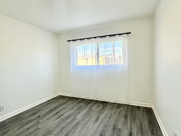 6795 N Paramount Blvd #14 — Photo 11