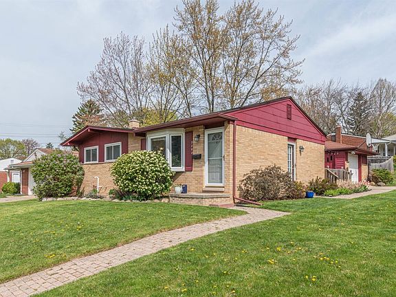 4th image of 2202 Faye Dr