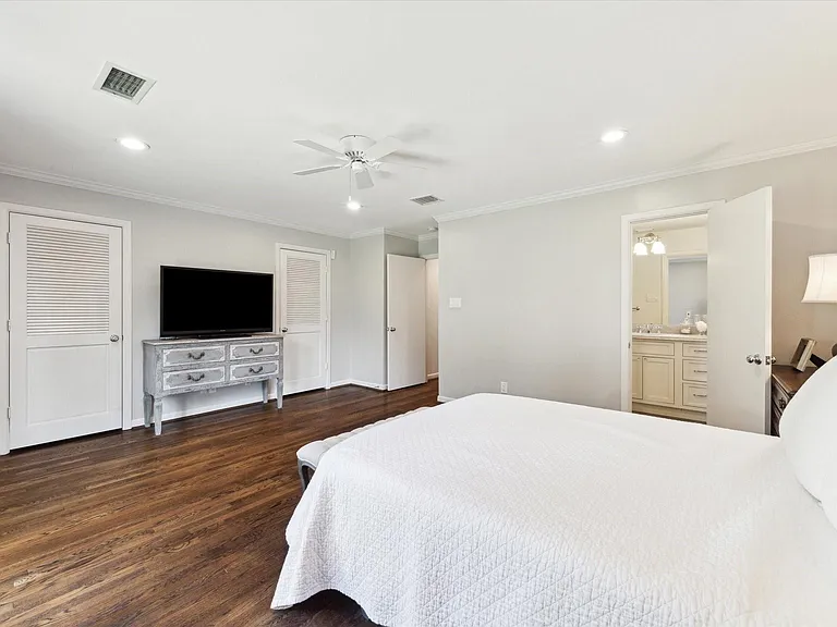 737 Country Ln — Photo 16