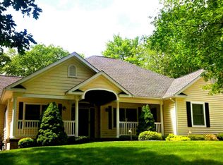 111 Glennwood Dr, Hawley, PA 18428