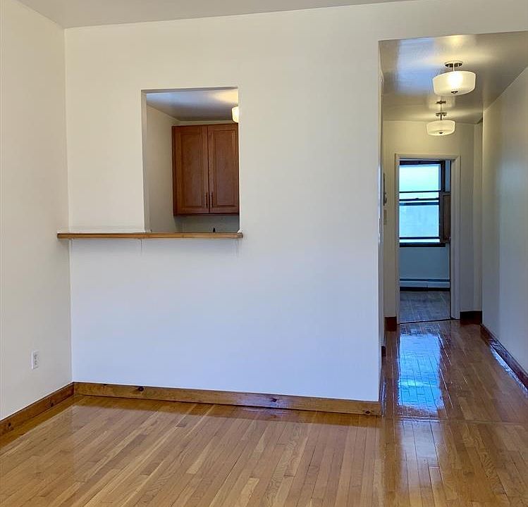 1st image of 468 Franklin Ave #3