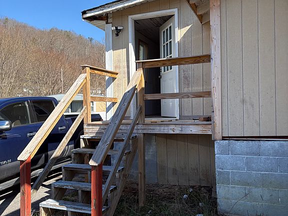 2nd image of 118 Parker Dr #1