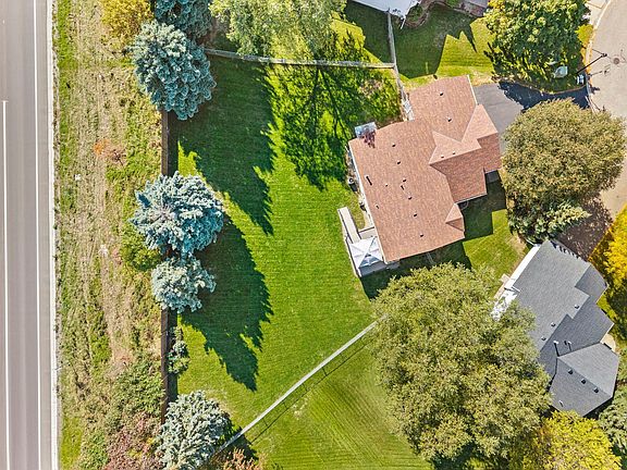 3rd image of 6982 Carlyle Rd