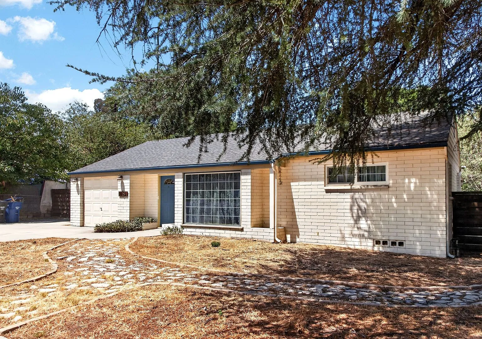 Walk to LLU! Fully-Furnished Updated Single-Story — Photo 3
