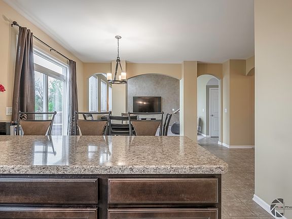 5th image of 15057 Meadow Ln