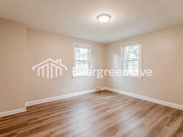 8201 Oakleigh Rd — Photo 8