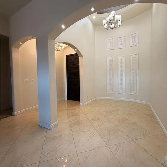 5200 N Huisache Ave — Photo 3