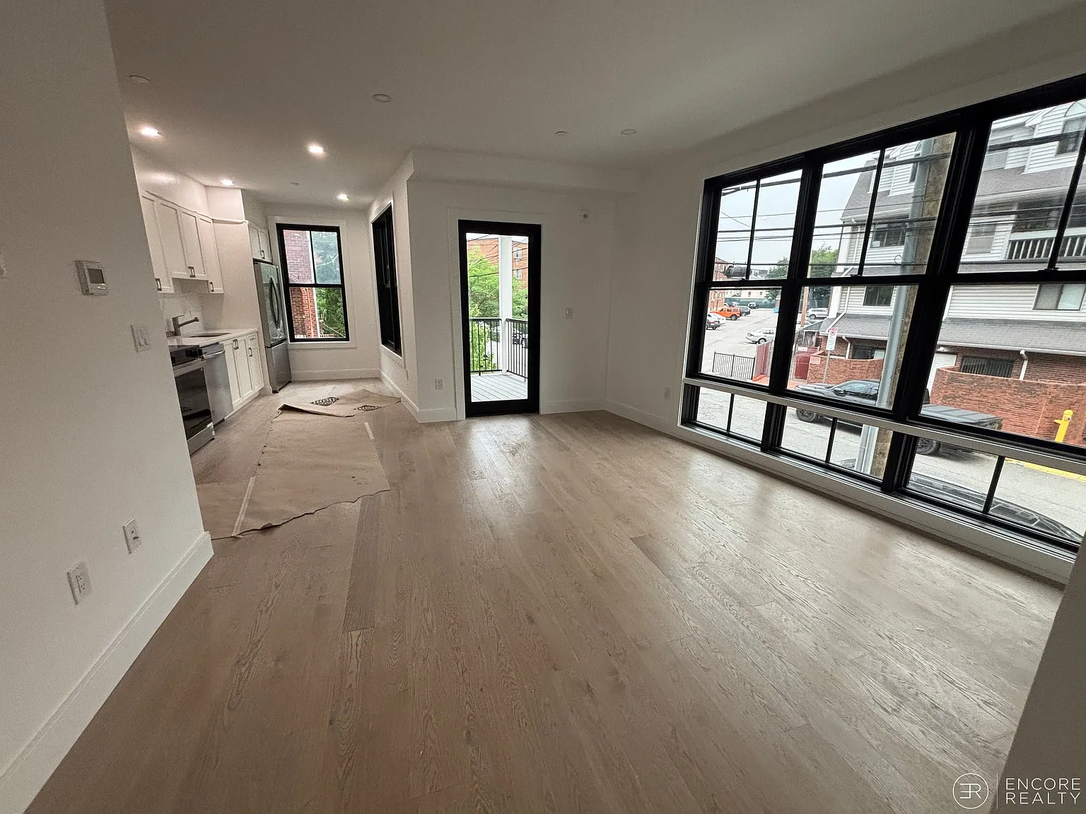 2 bed, 960 sqft, $4,195 — Photo 2