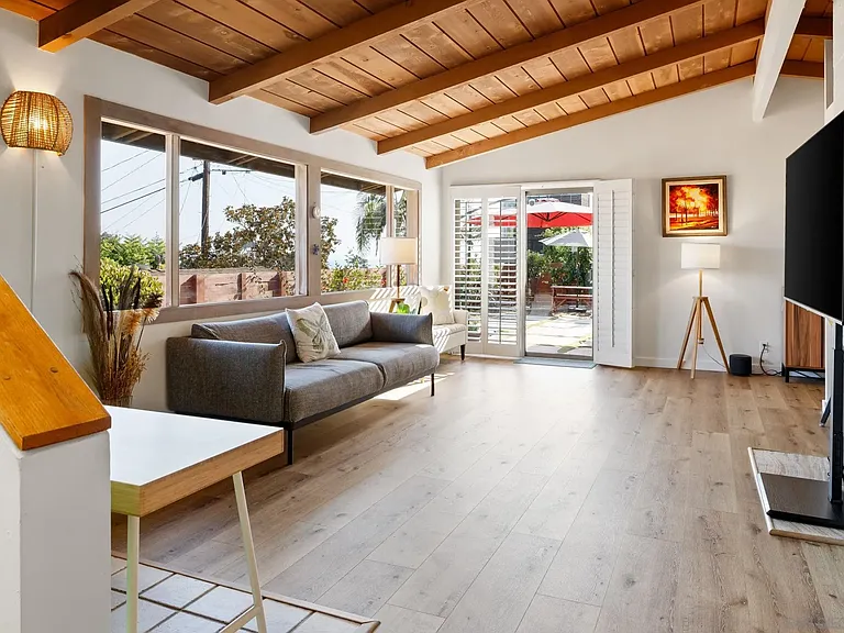 5643 Linda Rosa Ave — Photo 12
