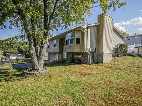 1821 Hilltop Village Ln, Imperial, MO 63052