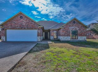 411 Fernwood Dr, Woodway, TX 76712