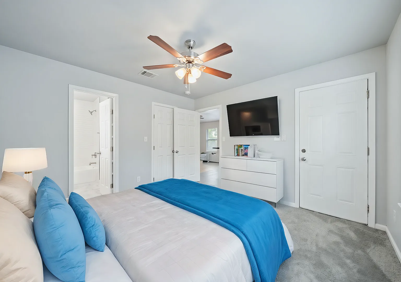 4612 Bennett Avenue — Photo 3