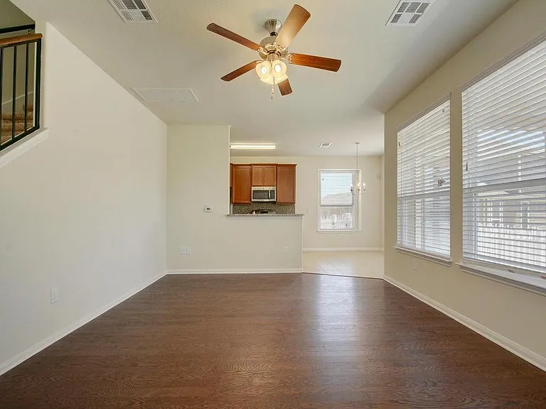 2015 Barker House Cv — Photo 8