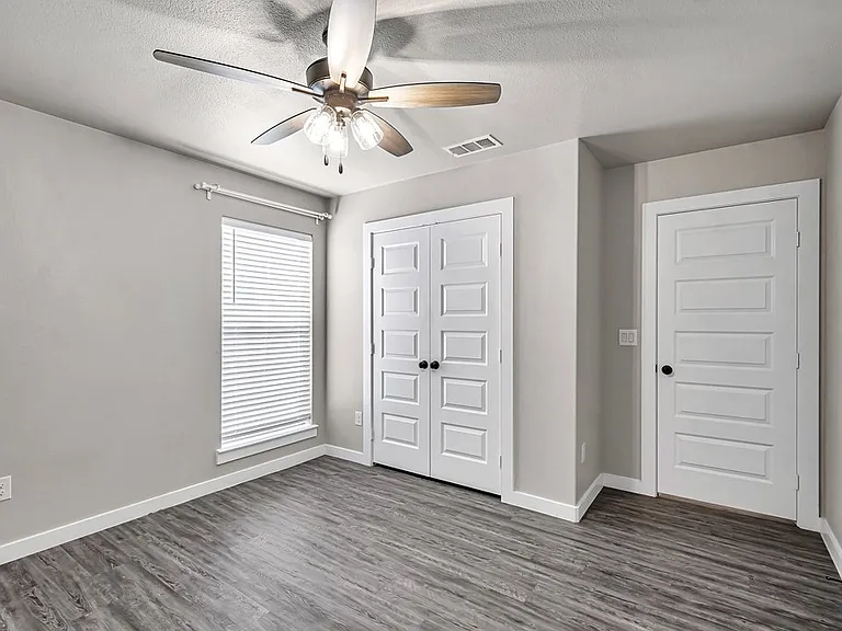 5910 Purtis Creek Dr — Photo 39