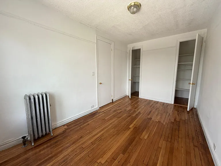 2387 Morris Ave #C4 — Photo 2