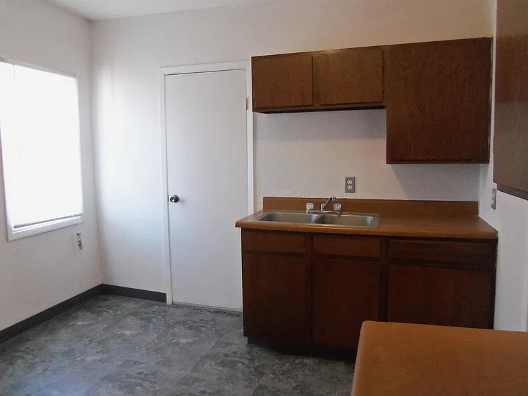 440 1/2 Florence St — Photo 6