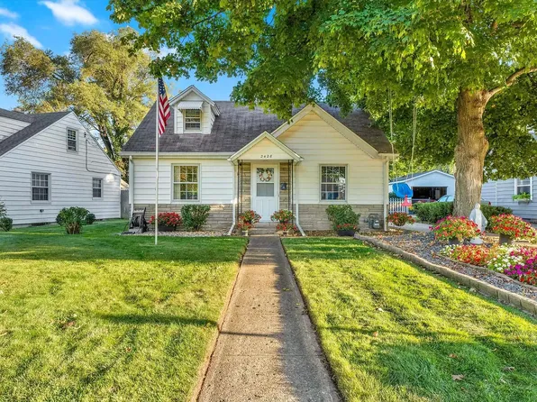 2428 Eisenhower Ave, South Bend, IN 46615