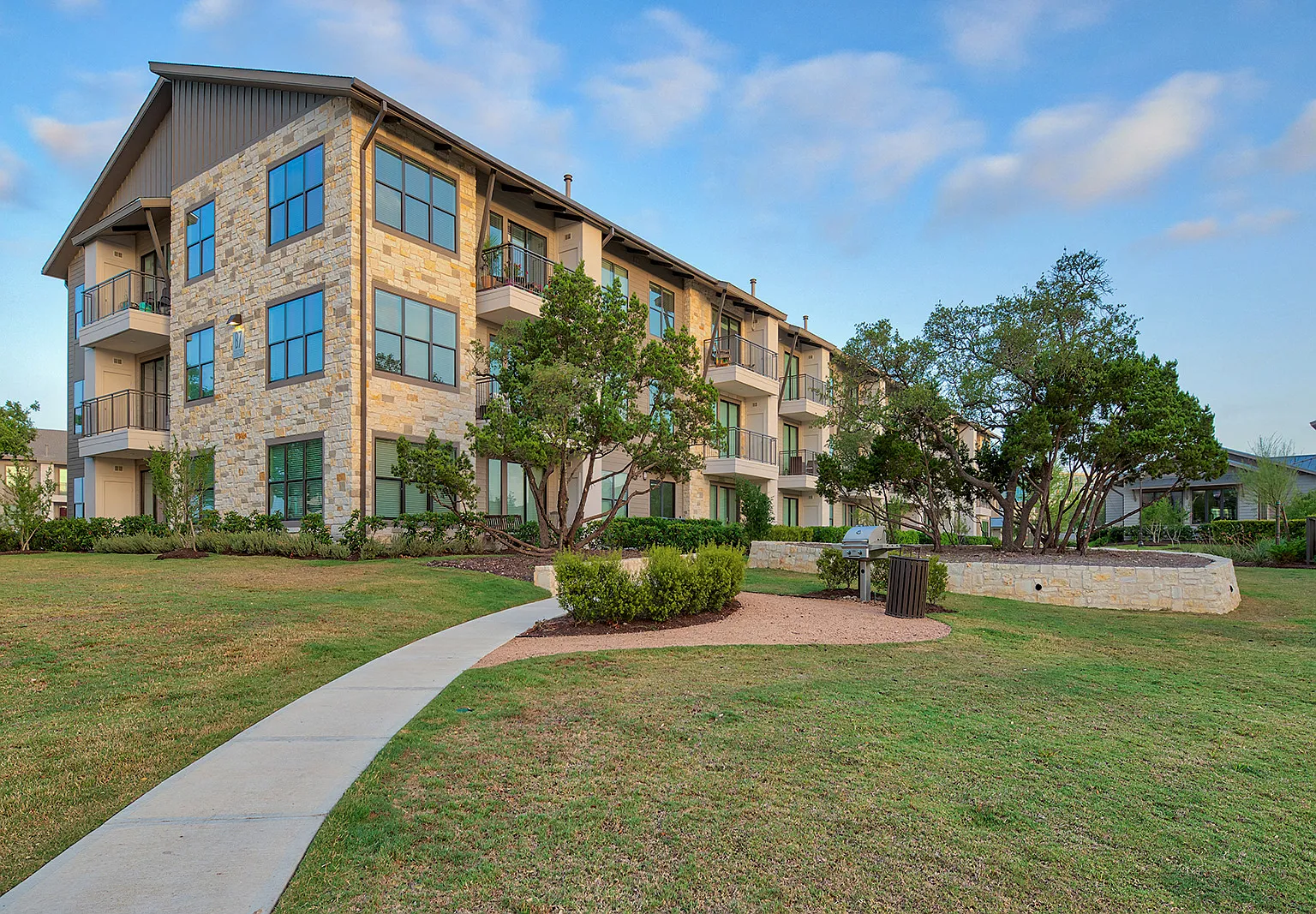 Windsor Lantana Hills — Photo 2