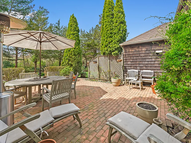 52 Manor Ln S — Photo 7