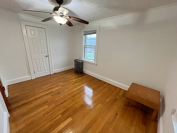 3rd image of 519 W 48th St APT 1