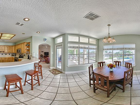 5th image of 1240 Hillside Oaks Dr