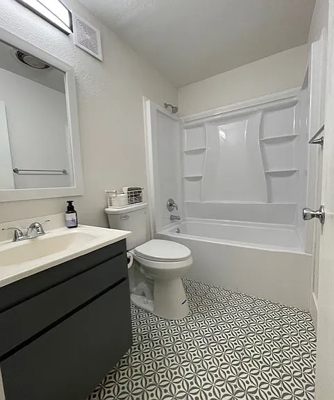 11 N Liberty St #11 — Photo 2