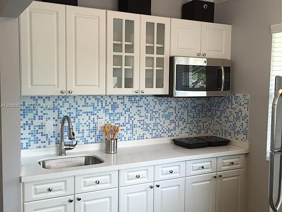 2nd image of 53 NE 49th St APT 7A