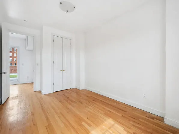 2294 Frederick Douglass Boulevard image 9 of 17