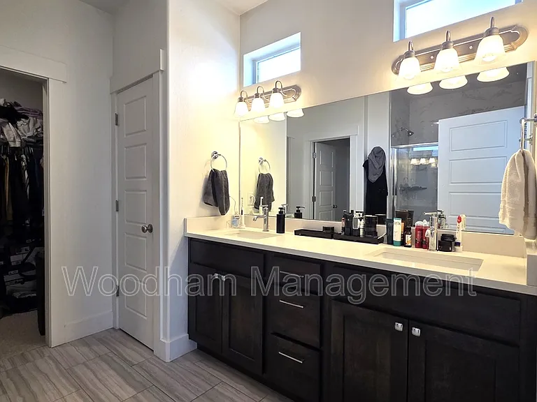 98 Caitlin Rd — Photo 16