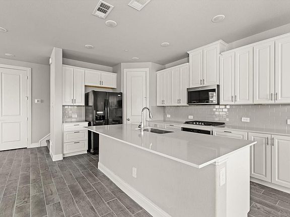 5th image of 1755 Redding St