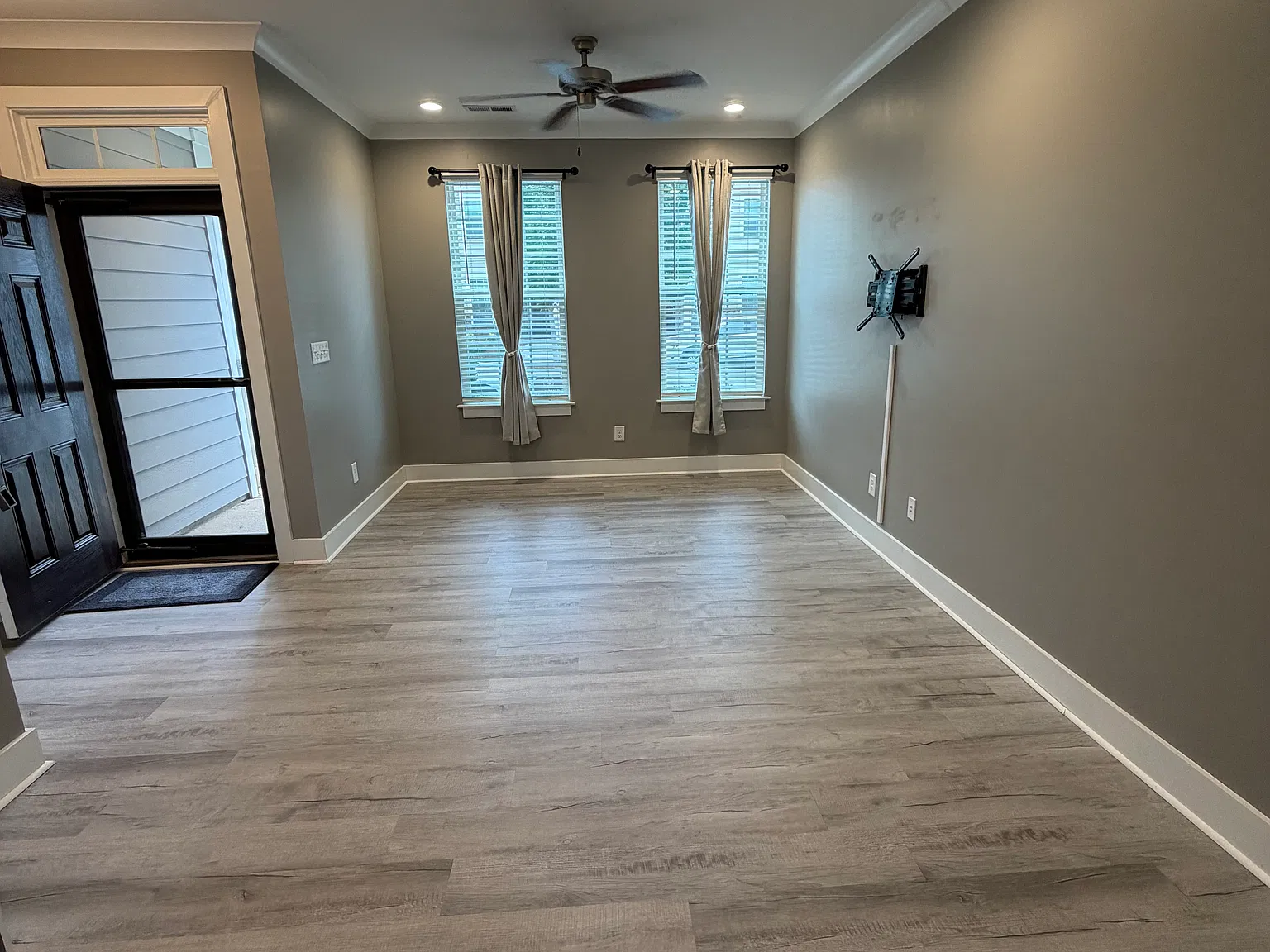2 bed, 2.5 bath, 1572 sqft, $1,800 — Photo 2