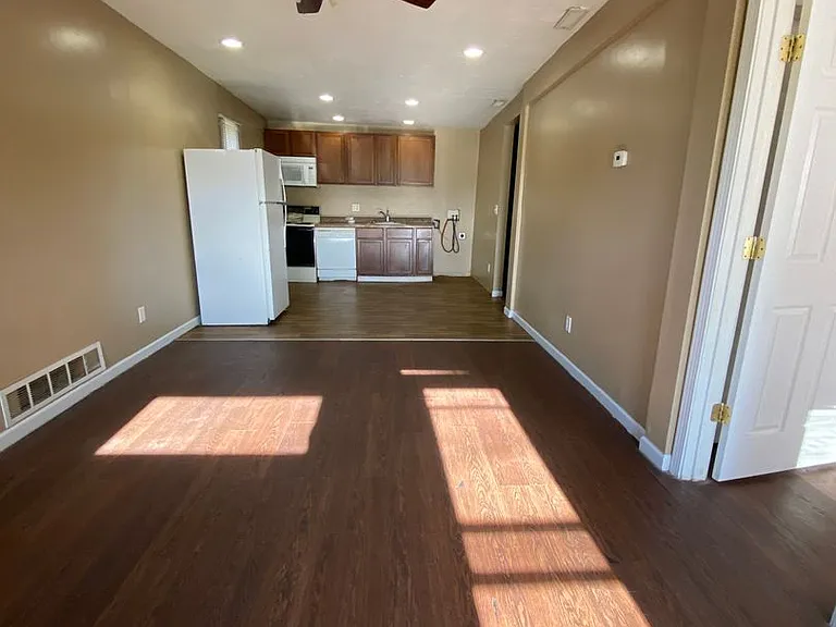 4420 N 48th St — Photo 3