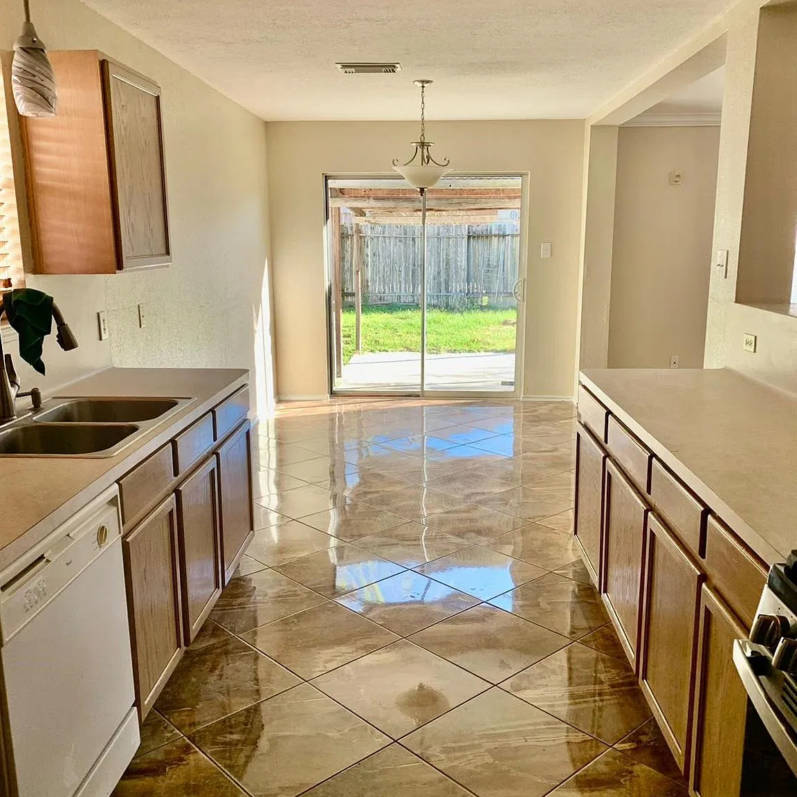 3 bed, 2.0 bath, 1510 sqft, $1,800 — Photo 4