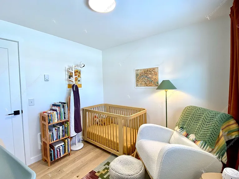 1213 NE Hollinshead Dr — Photo 10