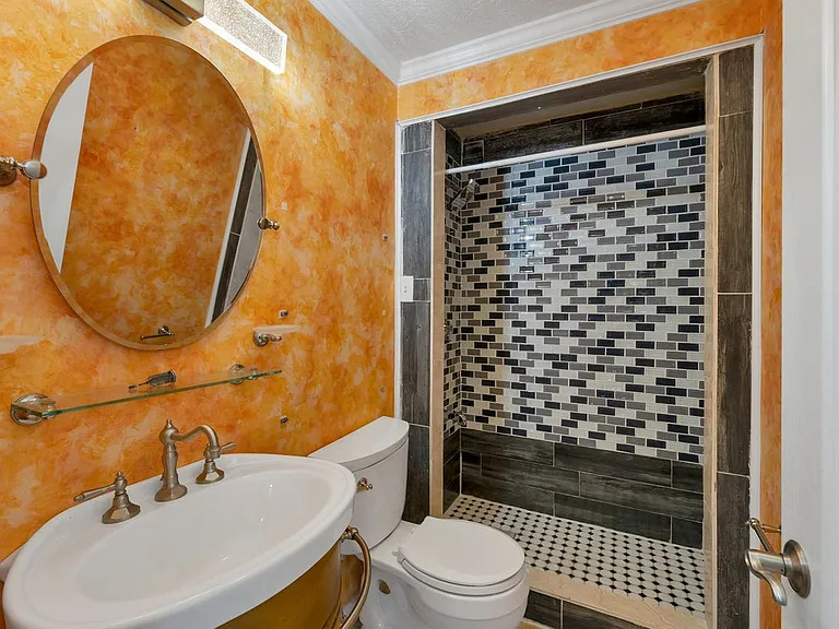 32 Suffolk Ct — Photo 10