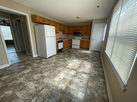 3rd image of 1001-1003 Amanda Dr
