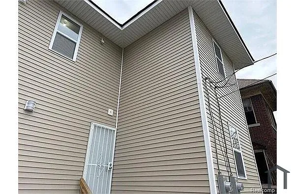 Building Photo - 4555 Seebaldt St