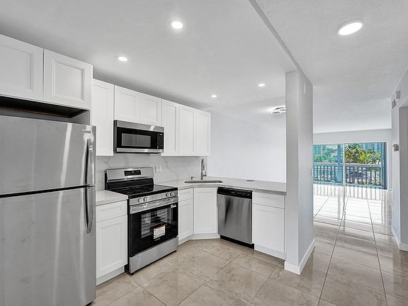 5th image of 455 Paradise Isle Boulevard #305
