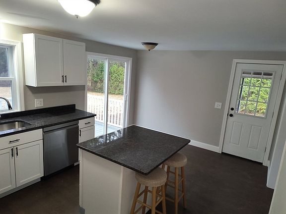 4th image of 713 Holyoke Rd