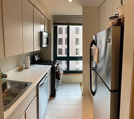 4th image of 1 Irving Pl APT V7g