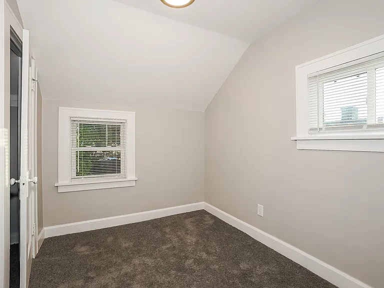 1064421_029_bedroom_13183901.jpg