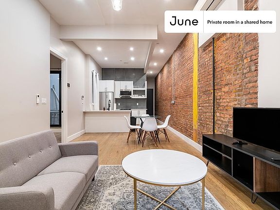 4th image of 90 Manhattan Ave #B