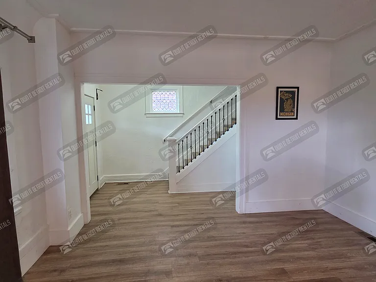 7455 Churchill St — Photo 8