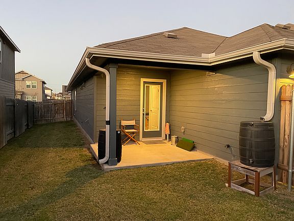 2nd image of 103 Oakdale Meadows Ln