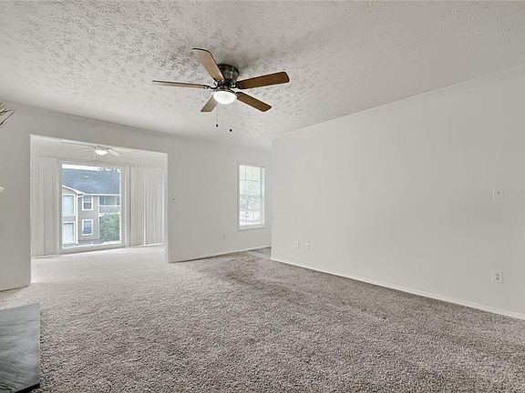 5th image of 905 Augusta Dr